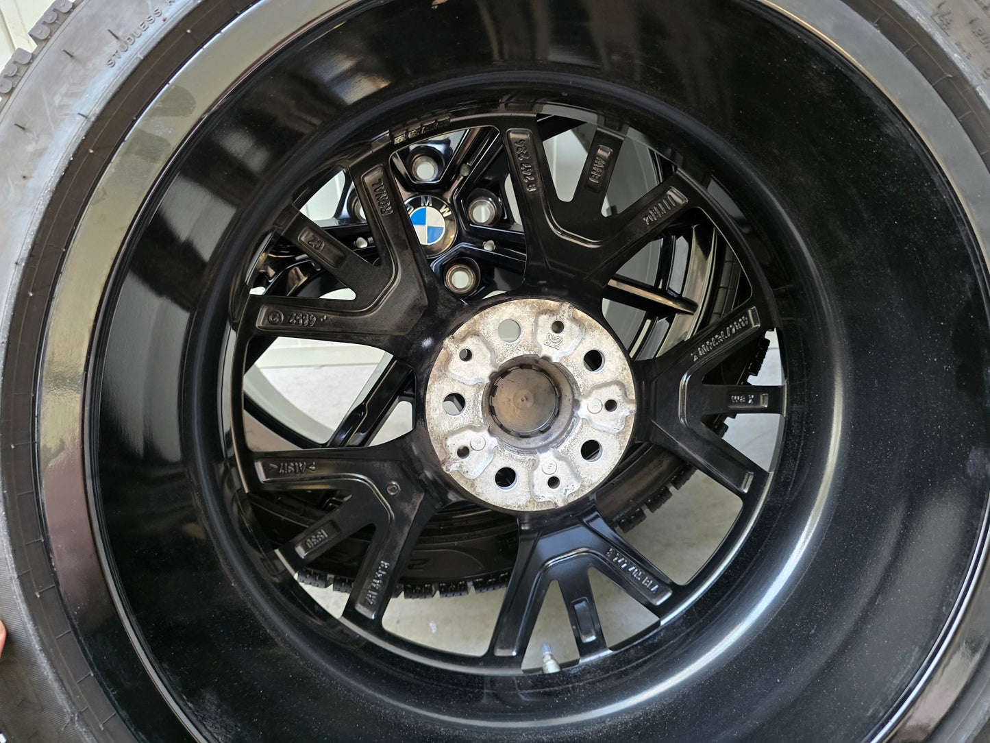 BMW 5 Serie G30 G31 i4 845M 19 inch velgen winterbanden breedset