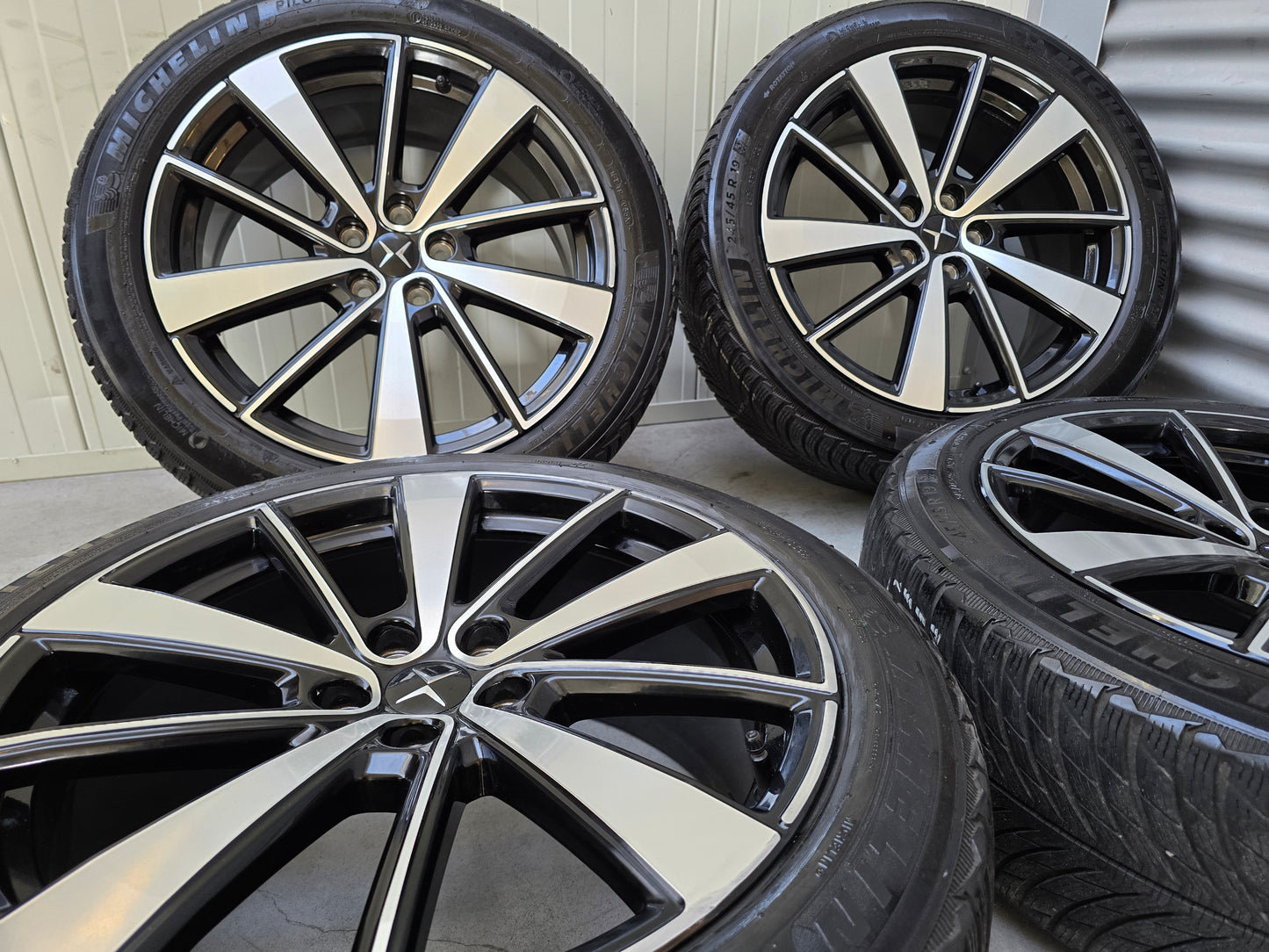 Polestar 19 inch sport velgen 5x108 winterbanden Volvo Lynk & Co