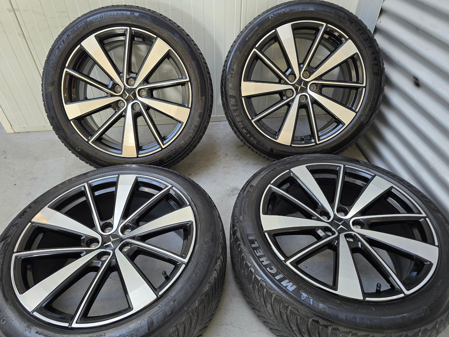 Polestar 19 inch sport velgen 5x108 winterbanden Volvo Lynk & Co