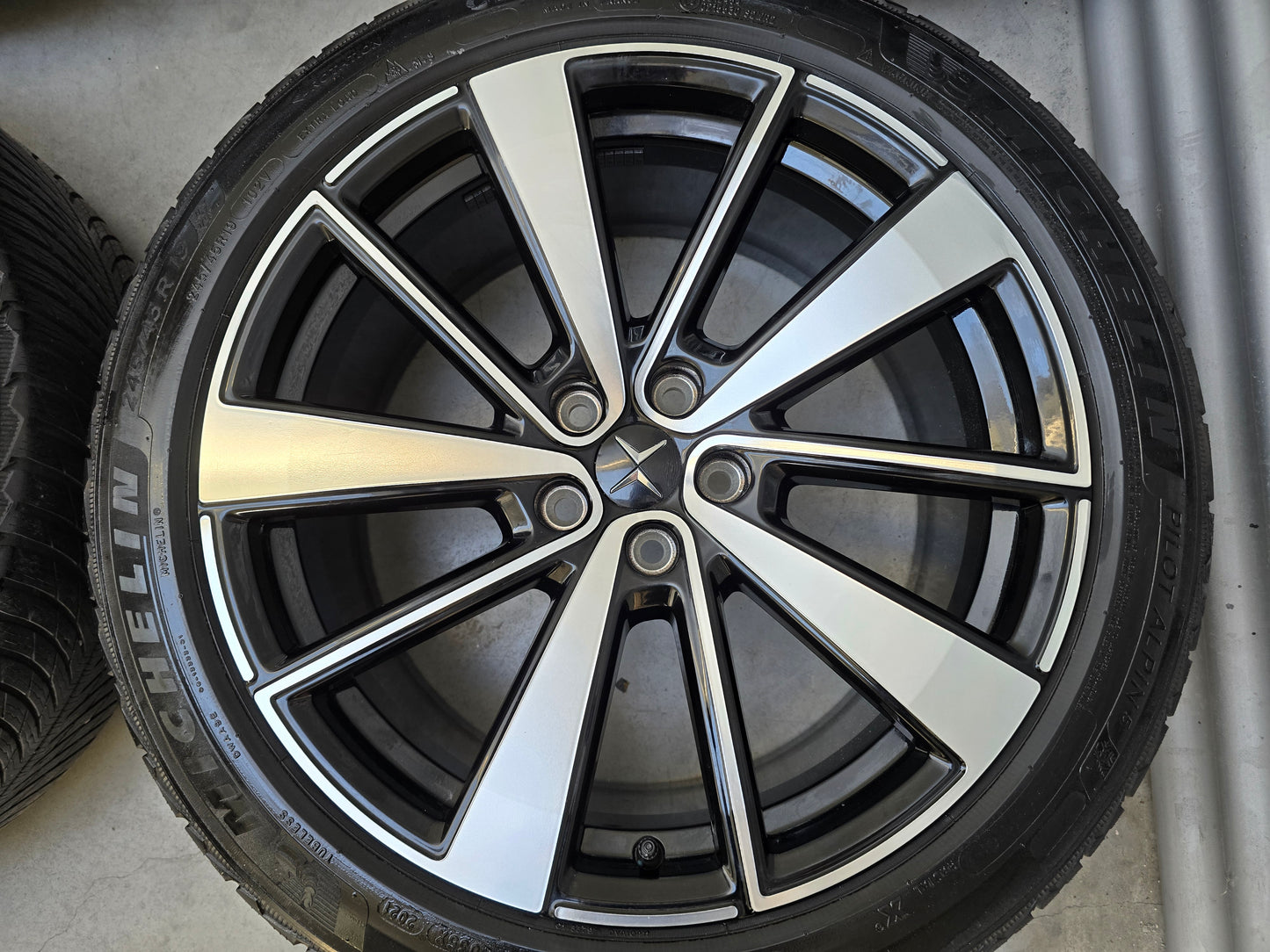 Polestar 19 inch sport velgen 5x108 winterbanden Volvo Lynk & Co