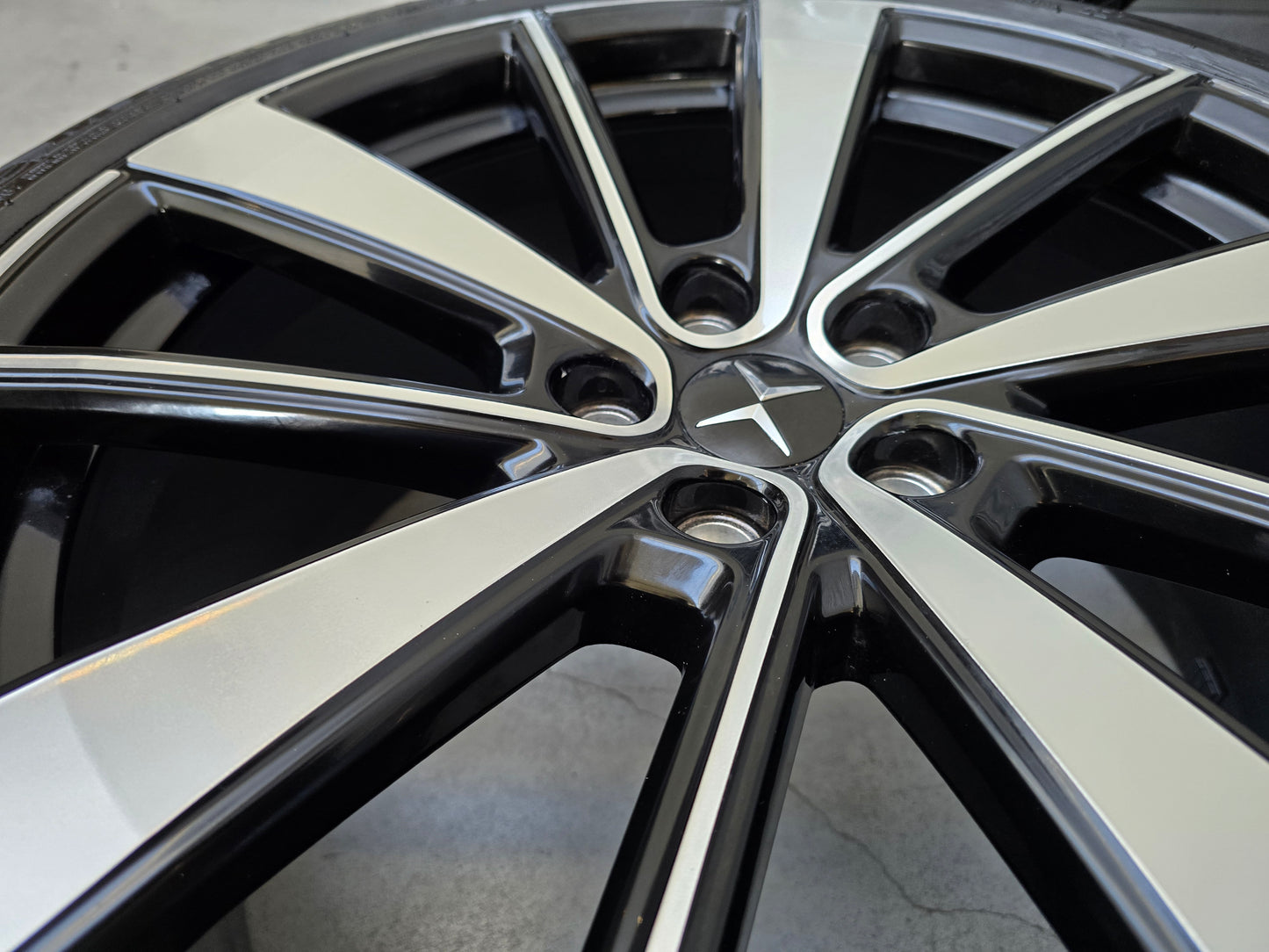 Polestar 19 inch sport velgen 5x108 winterbanden Volvo Lynk & Co