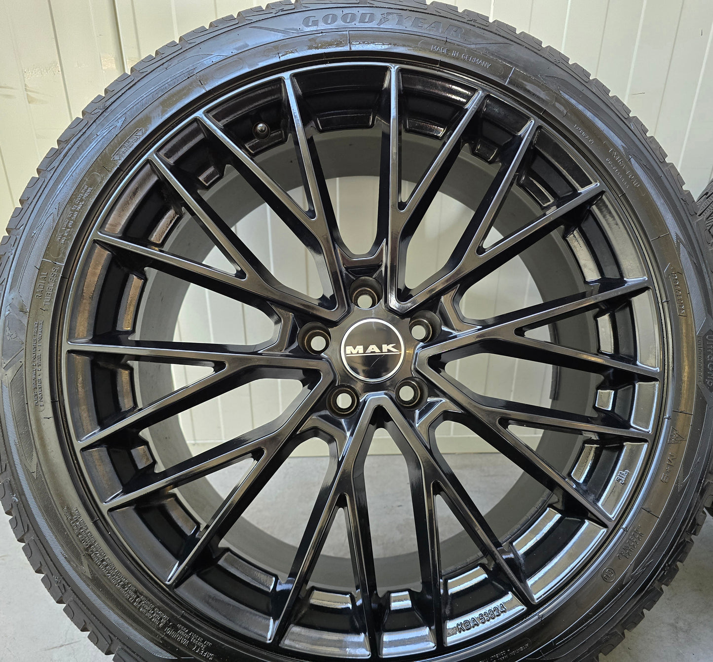 VW ID4 ID5 ID6 IDBuzz Audi Q4 Enyac 20 inch winterbanden breedset
