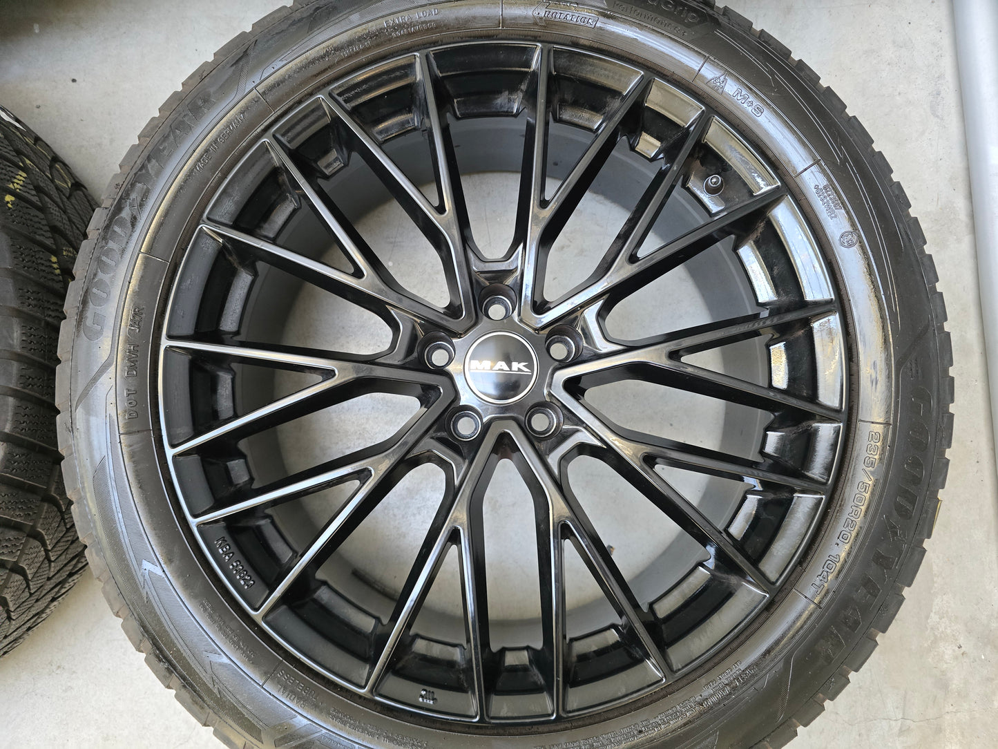 VW ID4 ID5 ID6 IDBuzz Audi Q4 Enyac 20 inch winterbanden breedset