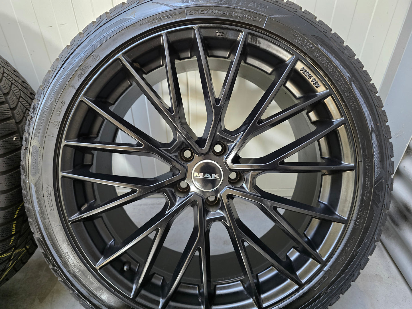 VW ID4 ID5 ID6 IDBuzz Audi Q4 Enyac 20 inch winterbanden breedset