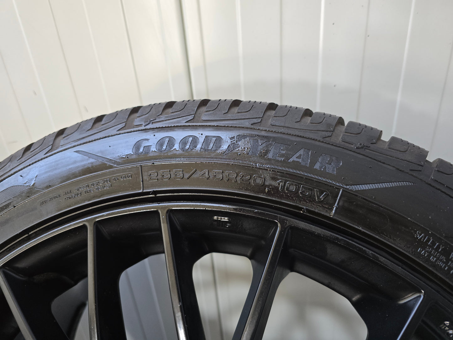 VW ID4 ID5 ID6 IDBuzz Audi Q4 Enyac 20 inch winterbanden breedset