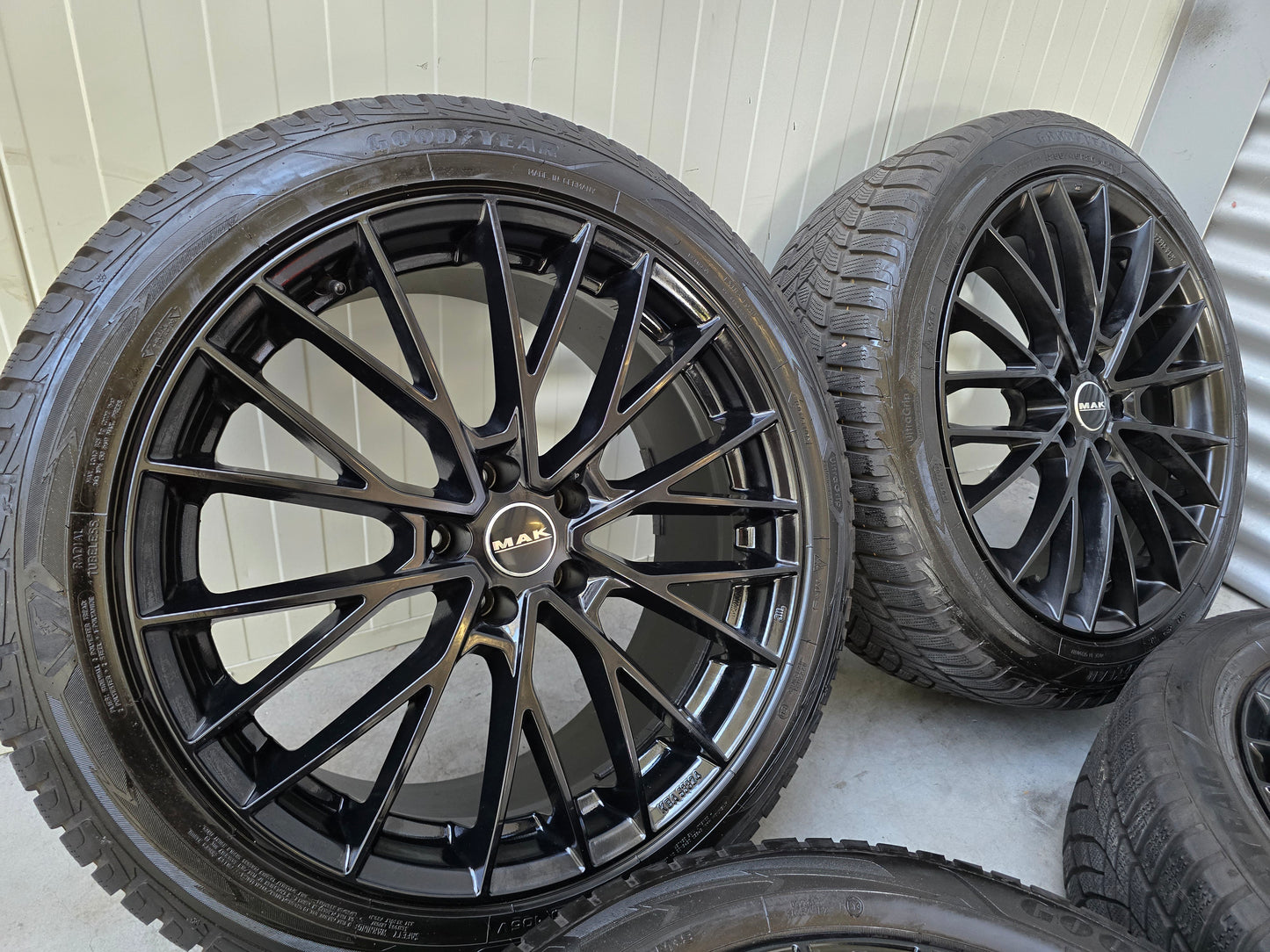 VW ID4 ID5 ID6 IDBuzz Audi Q4 Enyac 20 inch winterbanden breedset