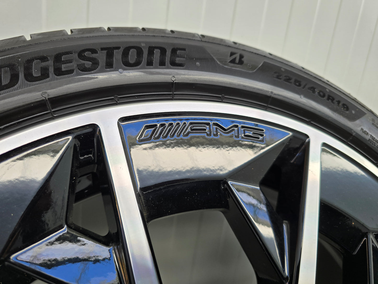 NIEUW Mercedes CLA EQ AMG 19 inch velgen zomerbanden
