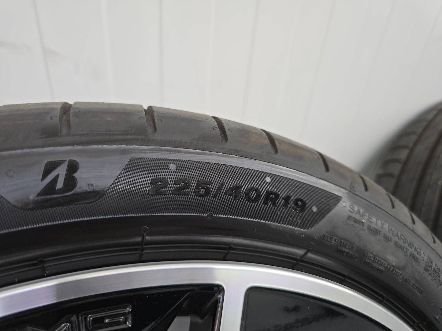 NIEUW Mercedes CLA EQ AMG 19 inch velgen zomerbanden