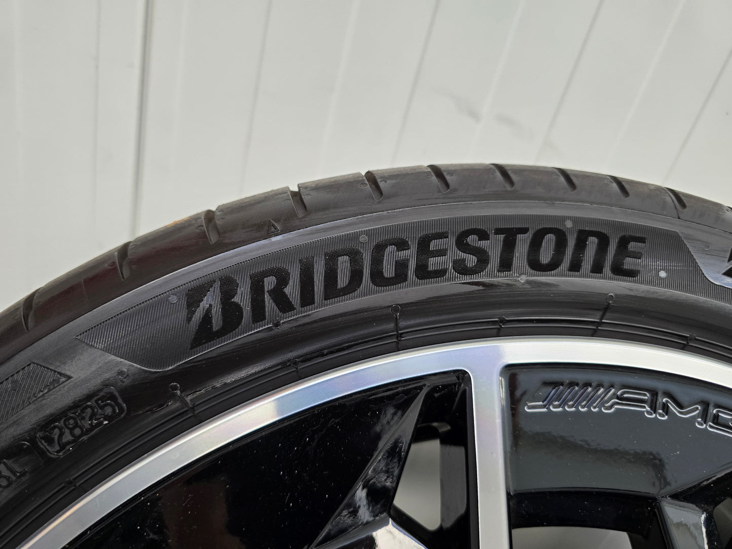 NIEUW Mercedes CLA EQ AMG 19 inch velgen zomerbanden