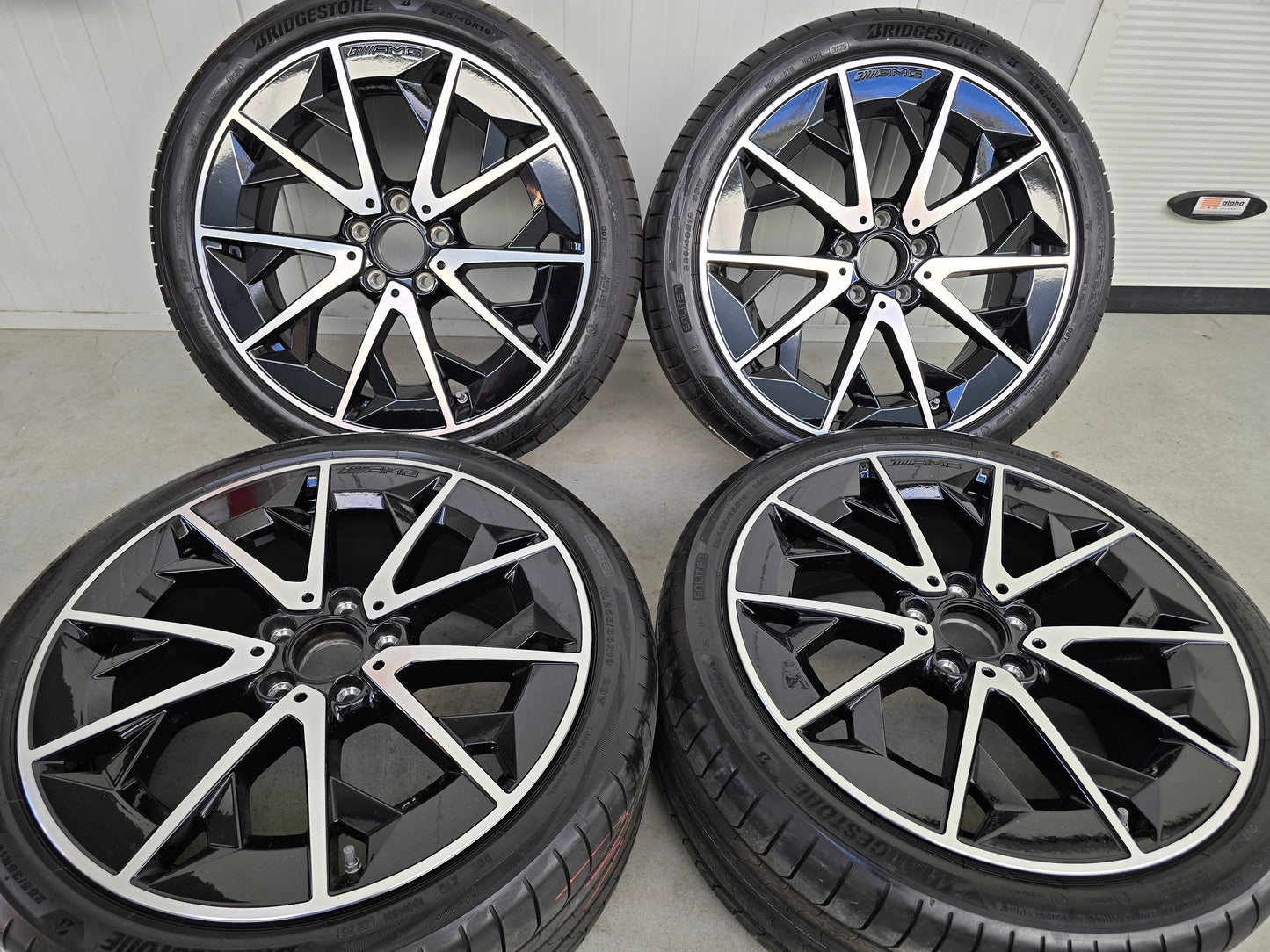 NIEUW Mercedes CLA EQ AMG 19 inch velgen zomerbanden