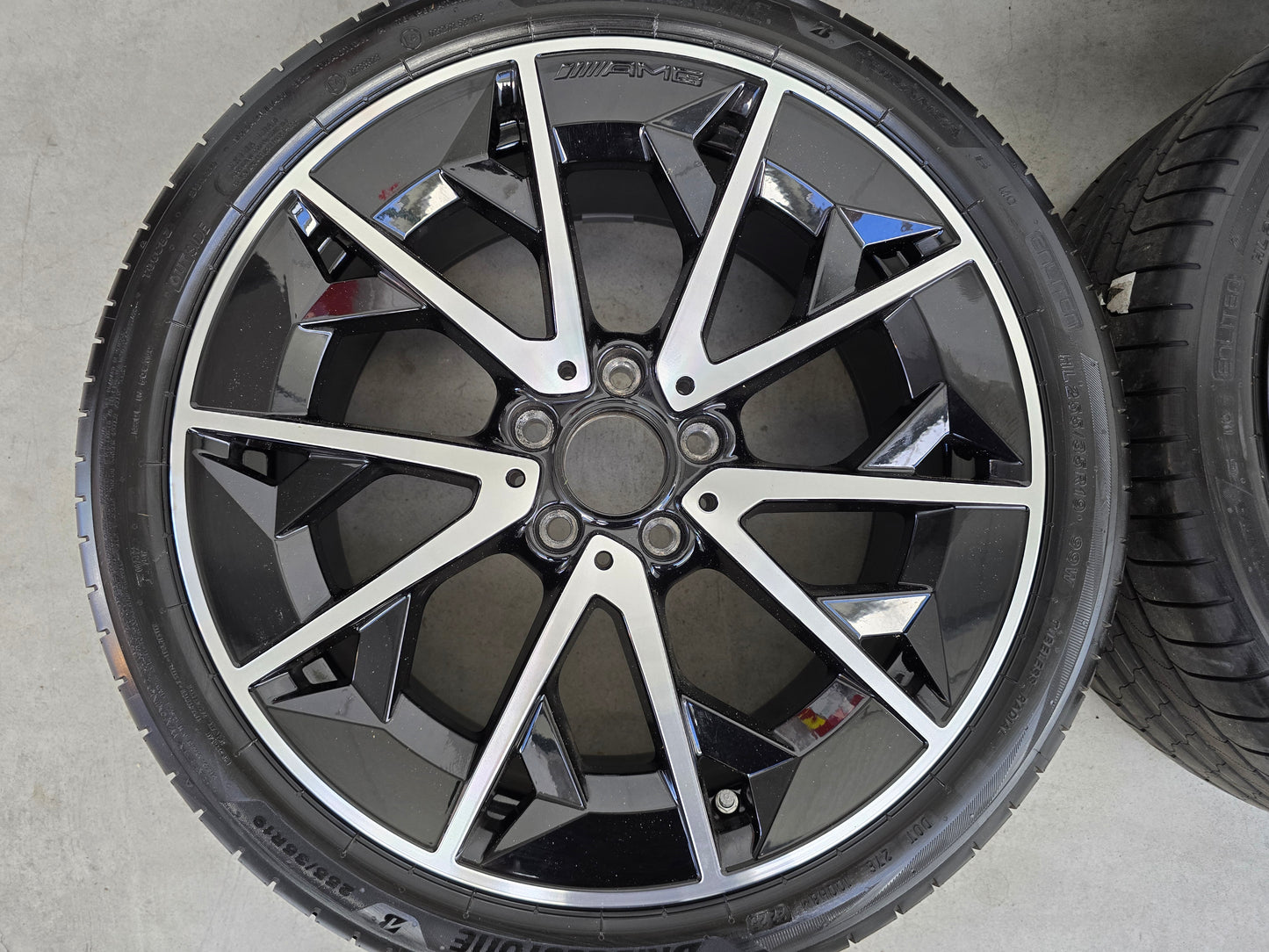 NIEUW Mercedes CLA EQ AMG 19 inch velgen zomerbanden