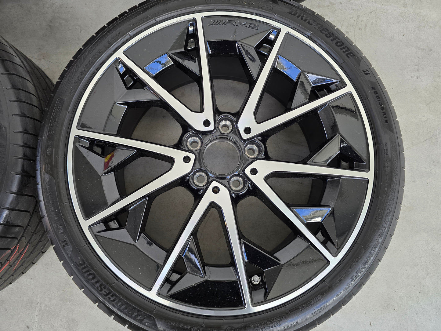 NIEUW Mercedes CLA EQ AMG 19 inch velgen zomerbanden