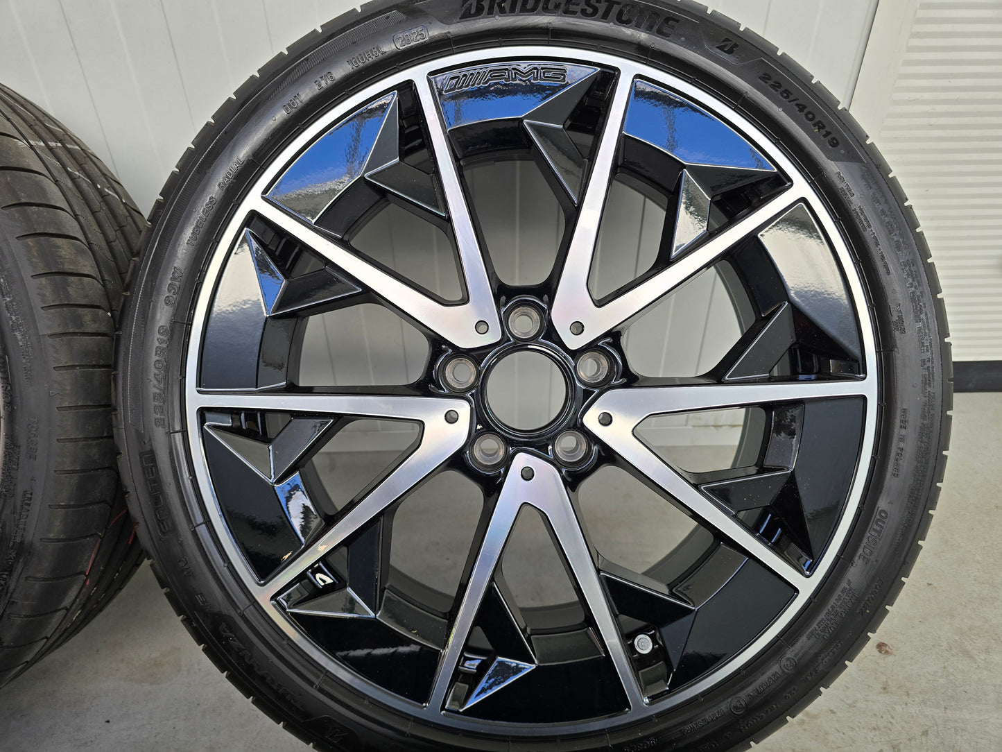 NIEUW Mercedes CLA EQ AMG 19 inch velgen zomerbanden