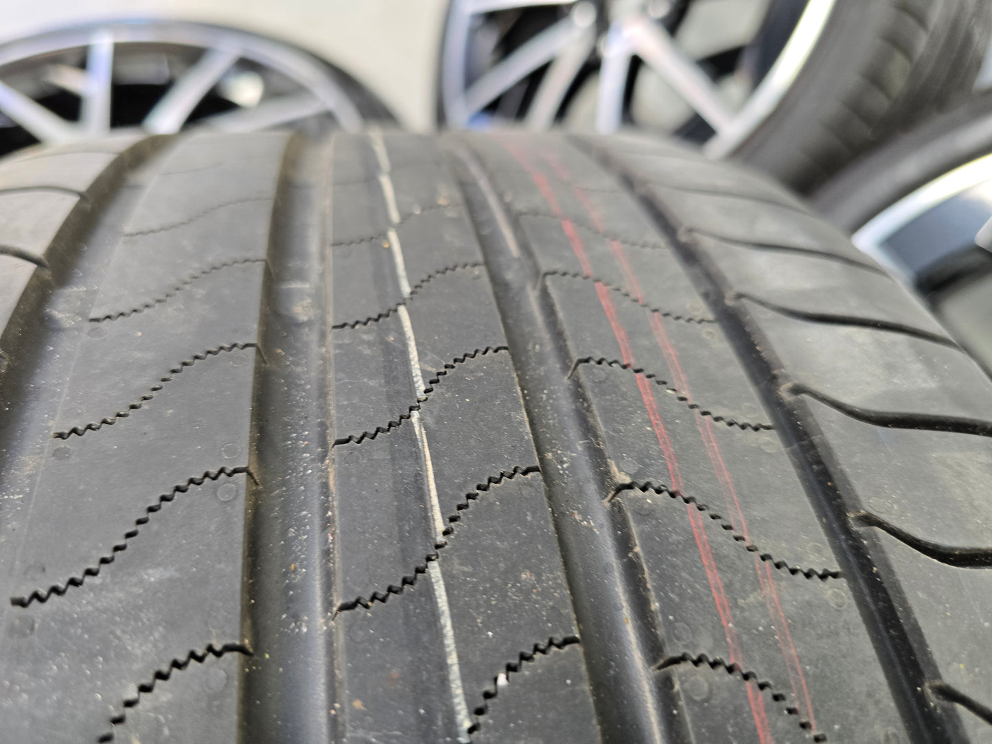 NIEUW Mercedes CLA EQ AMG 19 inch velgen zomerbanden