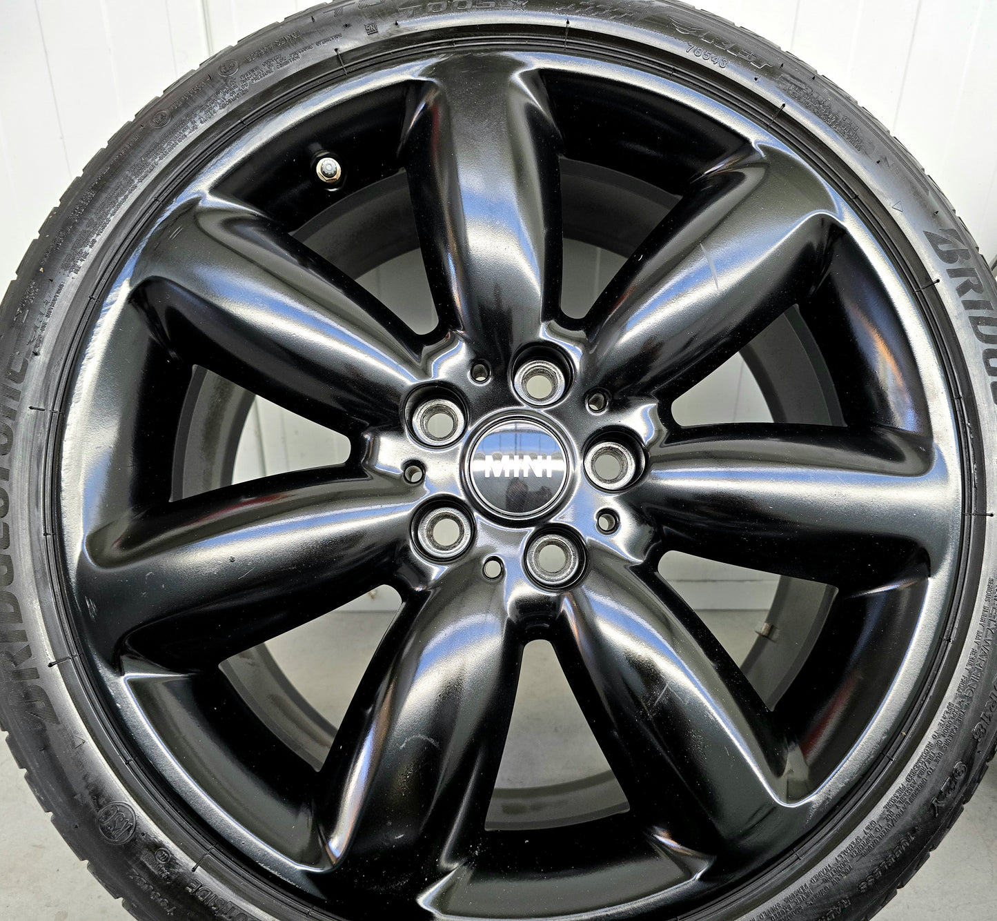 Mini Cooper Clubman 18 inch velgen zomerbanden zwart 5x112