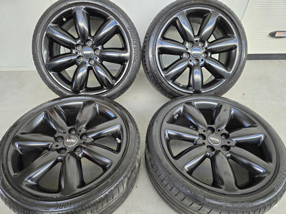 Mini Cooper Clubman 18 inch velgen zomerbanden zwart 5x112