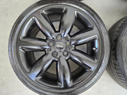 Mini Cooper Clubman 18 inch velgen zomerbanden zwart 5x112