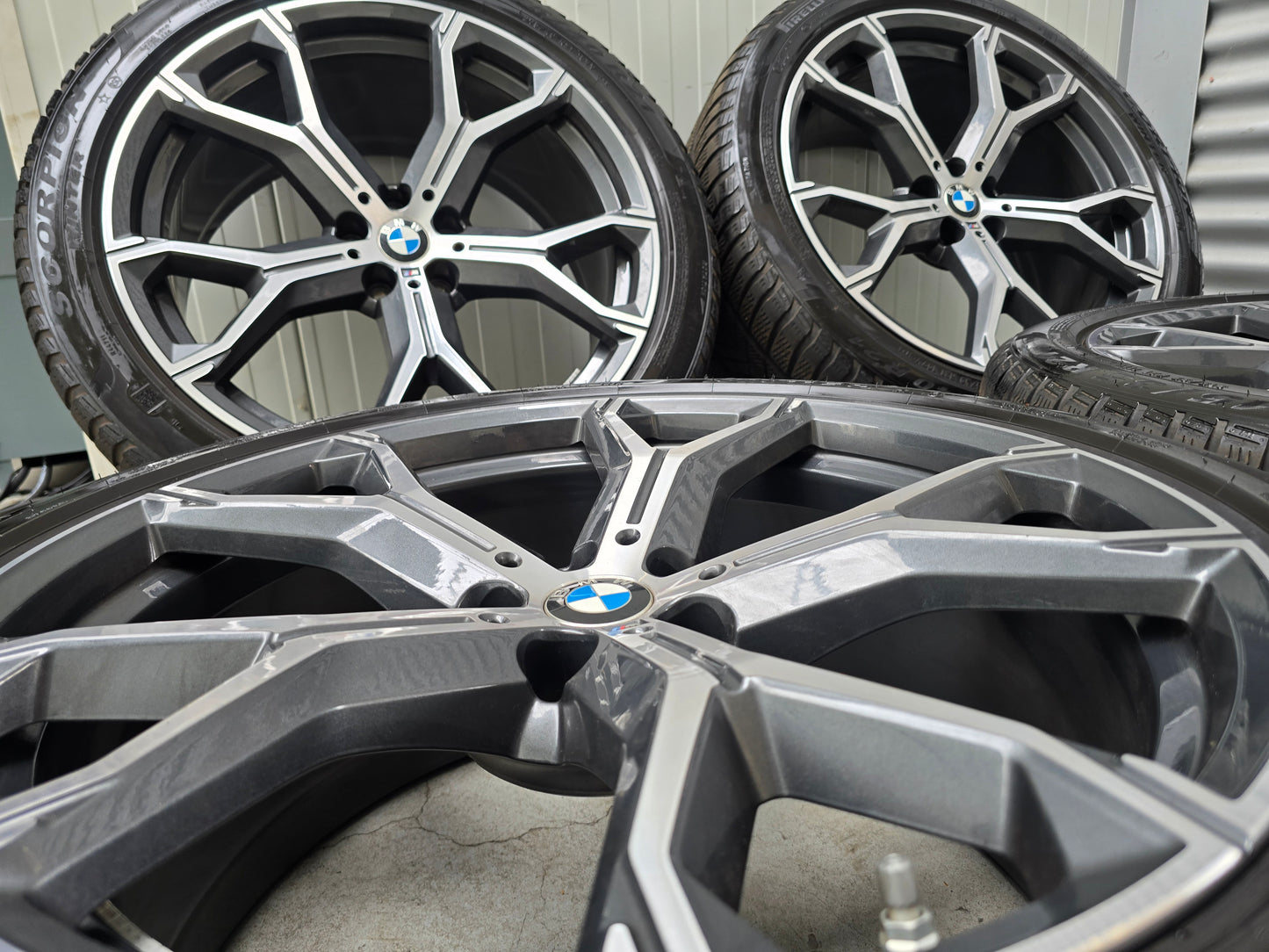 BMW X5 X6 G05 G06 741M 21 inch velgen winterbanden breedset DEMO