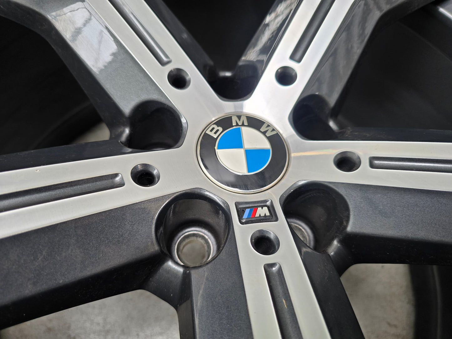 BMW X5 X6 G05 G06 741M 21 inch velgen winterbanden breedset DEMO