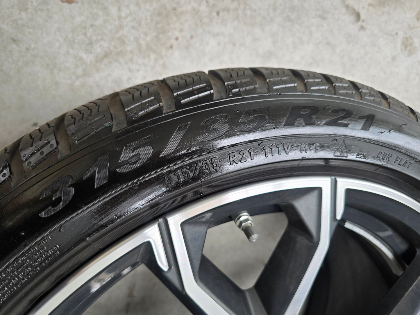 BMW X5 X6 G05 G06 741M 21 inch velgen winterbanden breedset DEMO