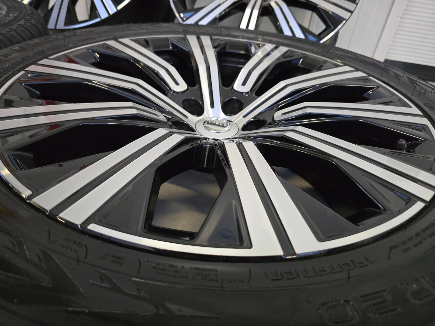 Volvo XC40 XC60 XC90 V60 V90 20 inch velgen 5x108 Demo winterbanden