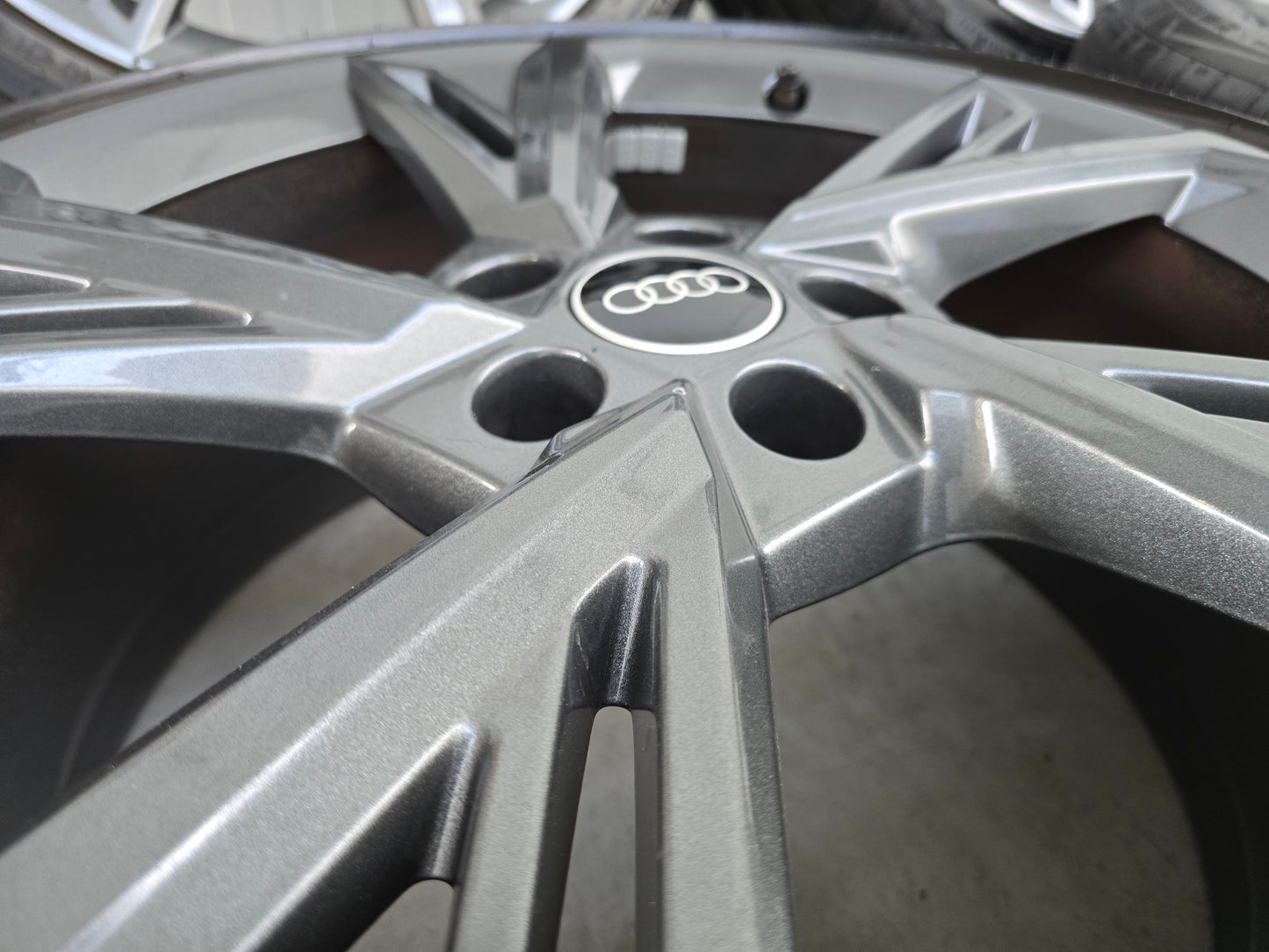 Audi A3 golf Caddy S Line 18 inch zomerbanden 5x112 Antraciet