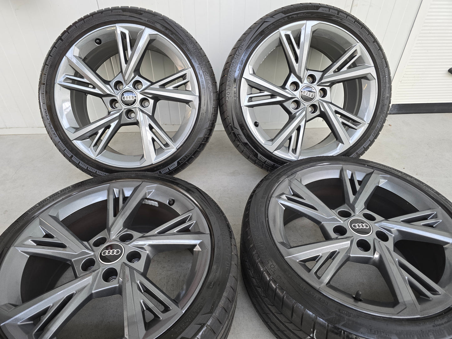 Audi A3 golf Caddy S Line 18 inch zomerbanden 5x112 Antraciet