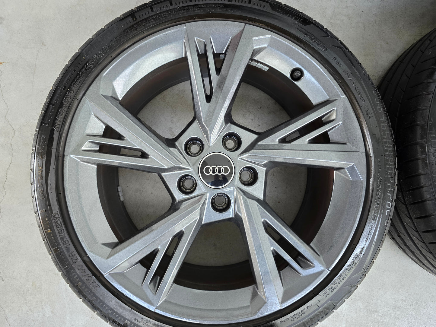 Audi A3 golf Caddy S Line 18 inch zomerbanden 5x112 Antraciet