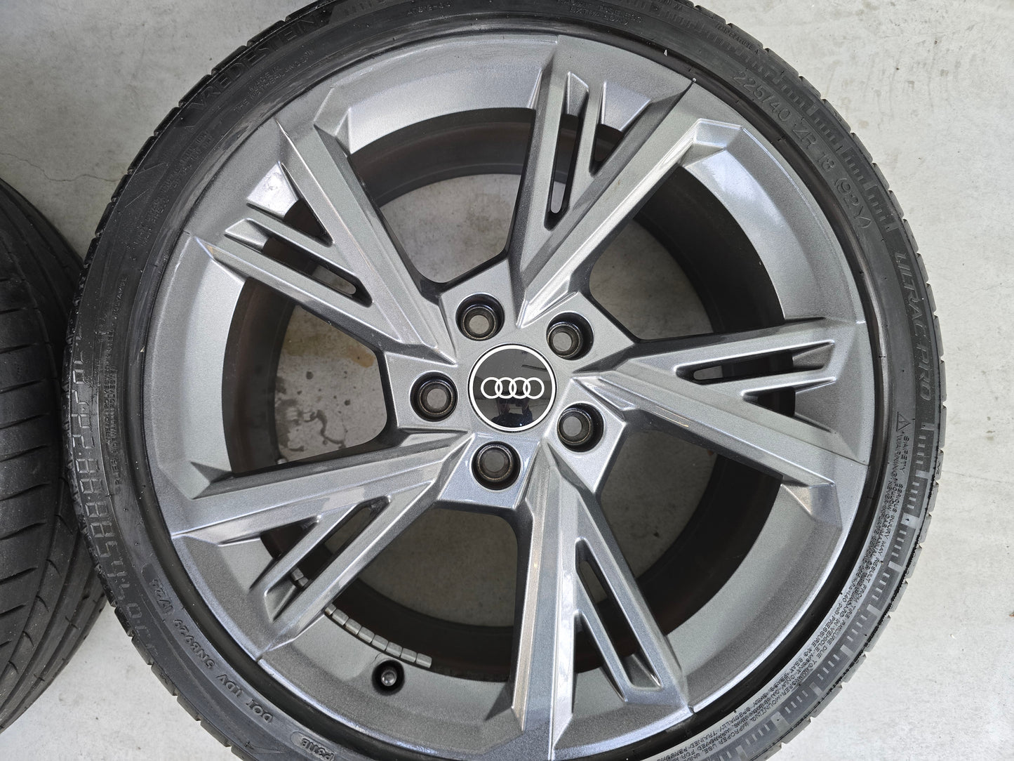 Audi A3 golf Caddy S Line 18 inch zomerbanden 5x112 Antraciet