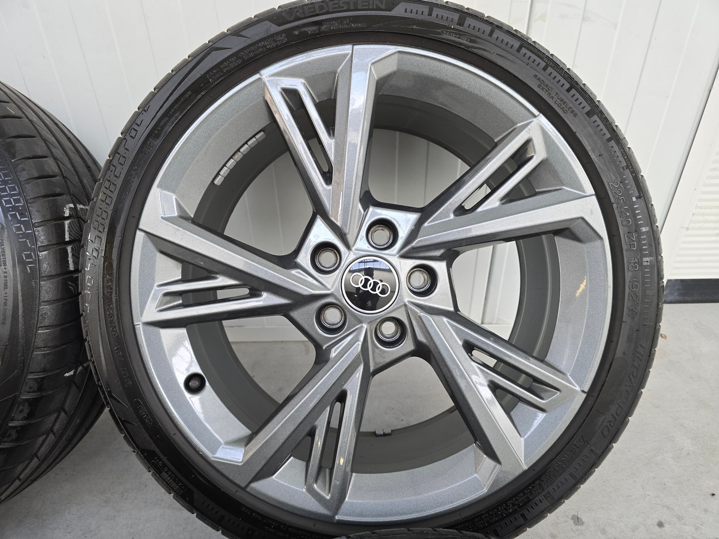 Audi A3 golf Caddy S Line 18 inch zomerbanden 5x112 Antraciet