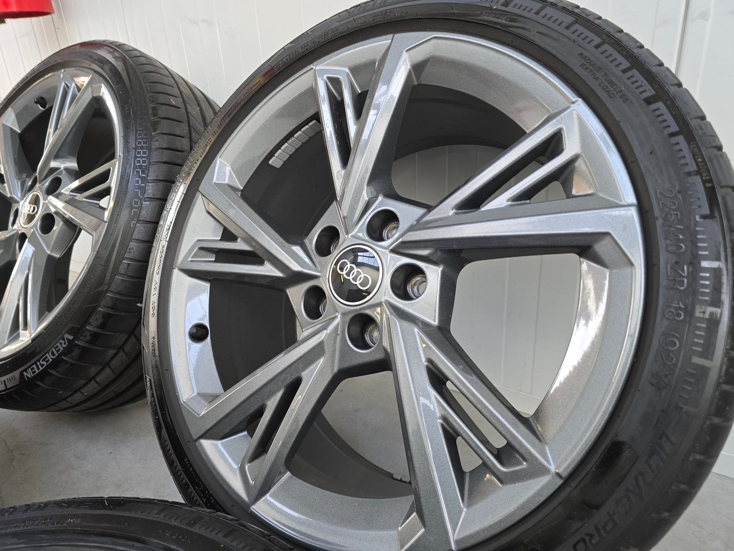 Audi A3 golf Caddy S Line 18 inch zomerbanden 5x112 Antraciet