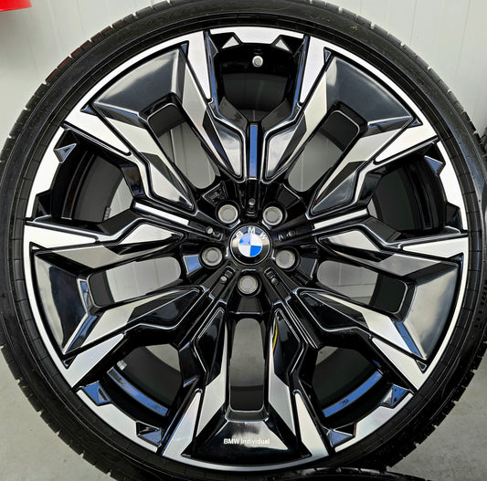BMW i5 G60 G61 M60 945i Individual 21 inch velgen breedset zomerbanden