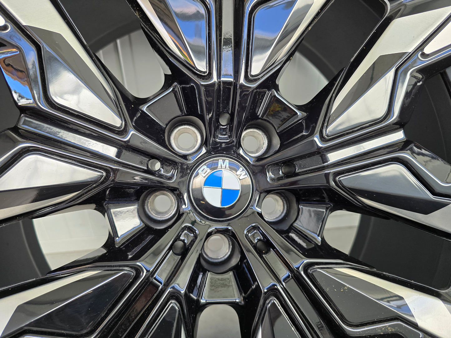 BMW i5 G60 G61 M60 945i Individual 21 inch velgen breedset zomerbanden