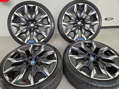 BMW i5 G60 G61 M60 945i Individual 21 inch velgen breedset zomerbanden