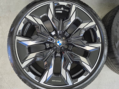 BMW i5 G60 G61 M60 945i Individual 21 inch velgen breedset zomerbanden