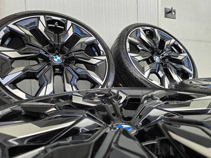 BMW i5 G60 G61 M60 945i Individual 21 inch velgen breedset zomerbanden