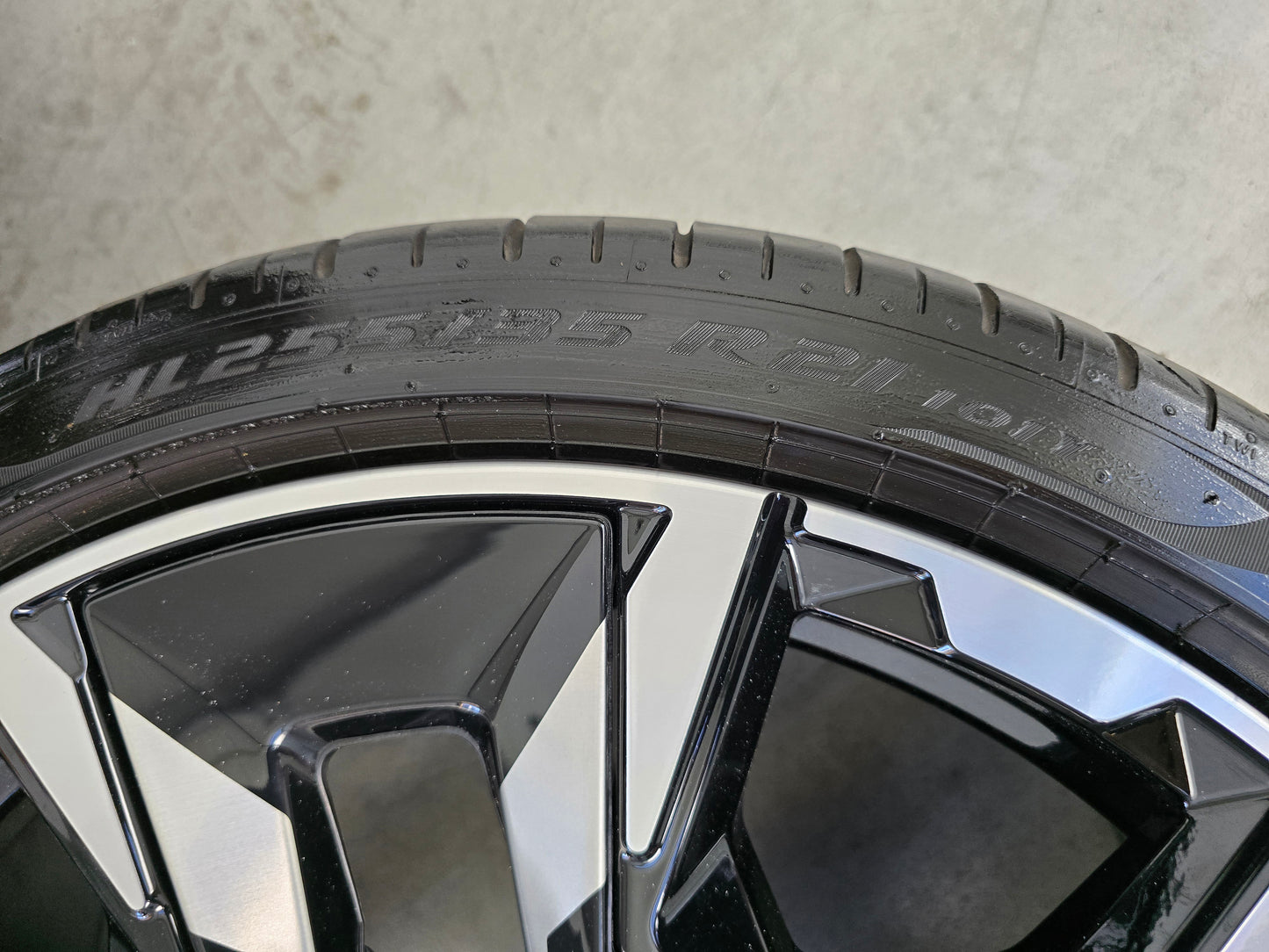 BMW i5 G60 G61 M60 945i Individual 21 inch velgen breedset zomerbanden