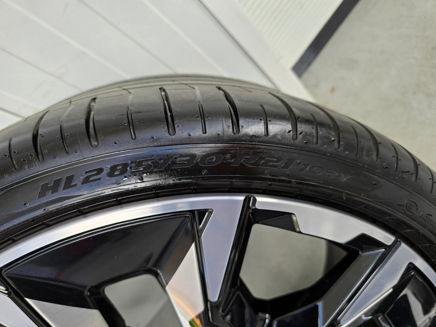 BMW i5 G60 G61 M60 945i Individual 21 inch velgen breedset zomerbanden