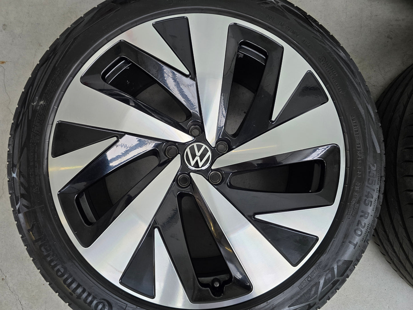 Volkswagen ID4 ID5 ID6 Enyaq Q4 20 inch breedset zomerbanden