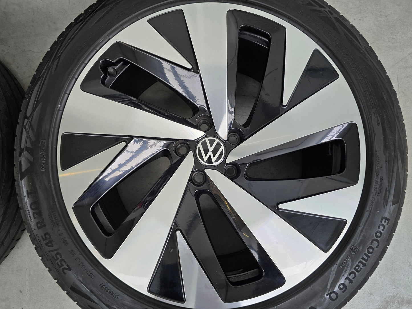 Volkswagen ID4 ID5 ID6 Enyaq Q4 20 inch breedset zomerbanden