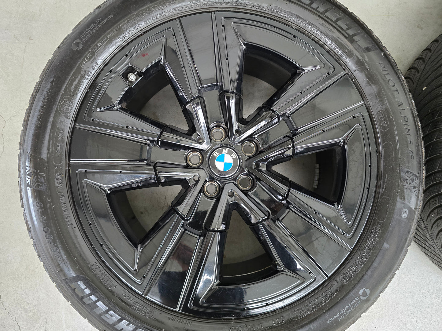 BMW X3 G01 G45 iX3 X4 G02 842 19 inch Winterbanden Deep Black
