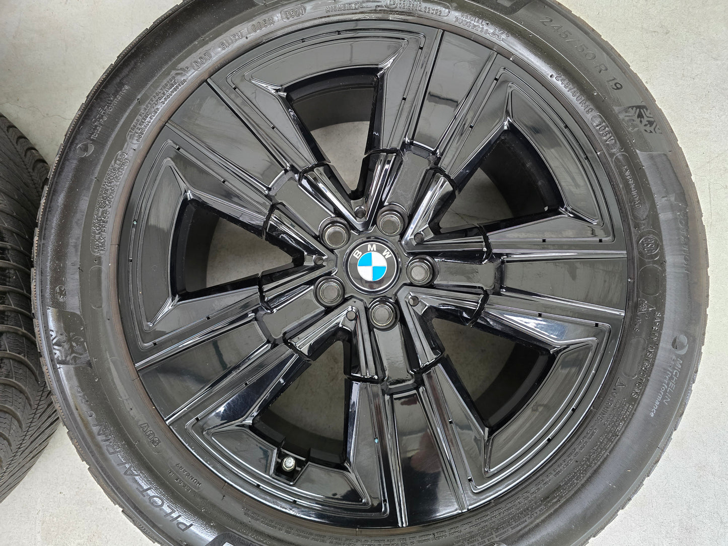 BMW X3 G01 G45 iX3 X4 G02 842 19 inch Winterbanden Deep Black