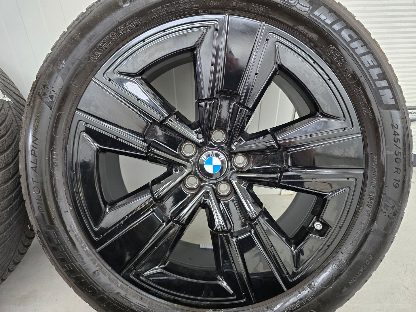 BMW X3 G01 G45 iX3 X4 G02 842 19 inch Winterbanden Deep Black