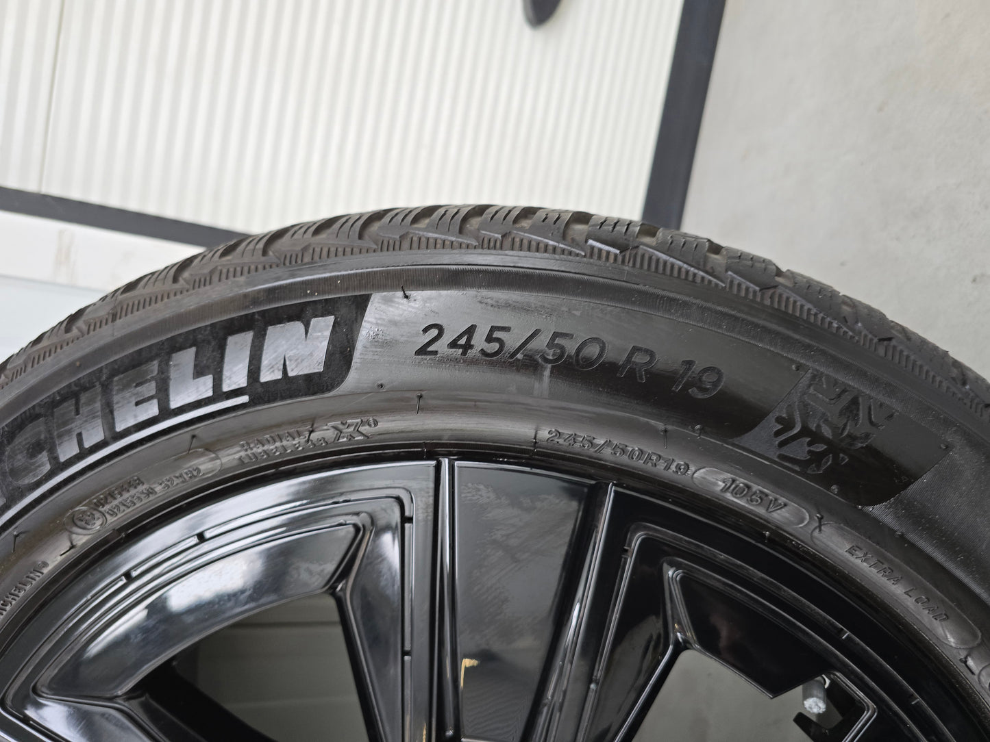BMW X3 G01 G45 iX3 X4 G02 842 19 inch Winterbanden Deep Black