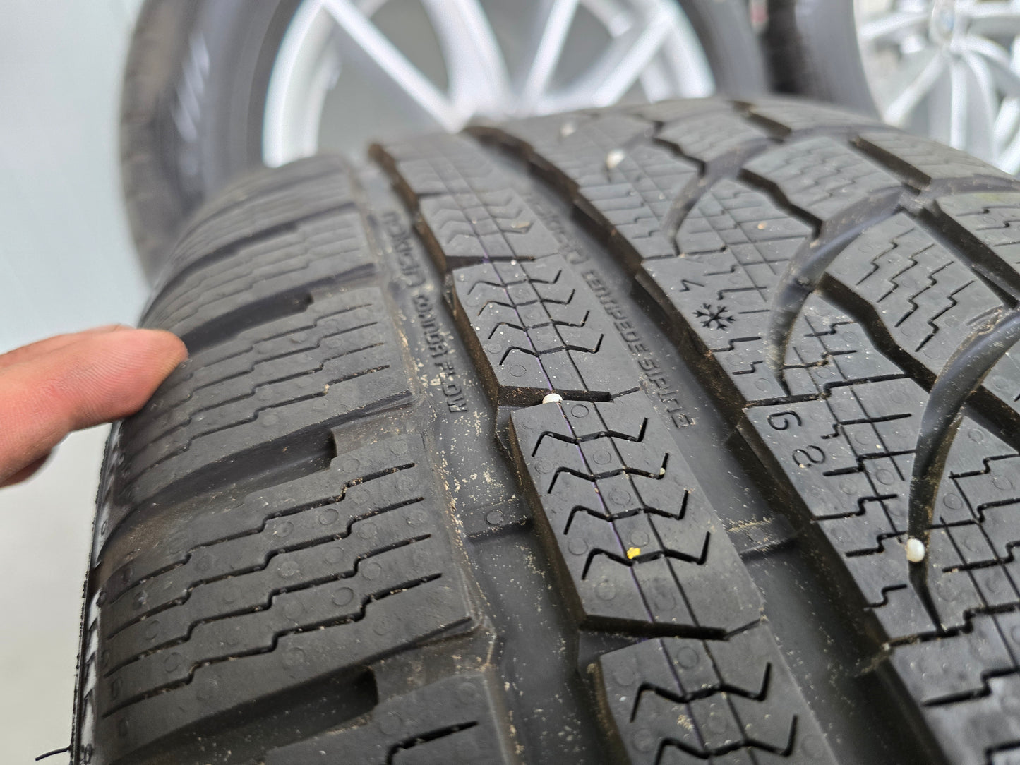BMW X5 G05 X6 G06 618 18 inch velgen winterbanden Nokian (*)