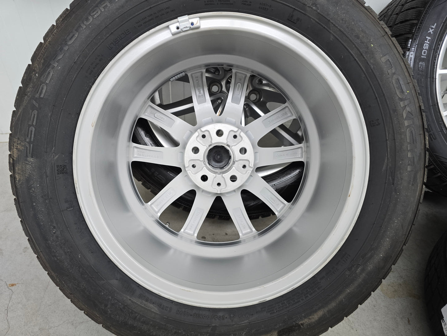 BMW X5 G05 X6 G06 618 18 inch velgen winterbanden Nokian (*)