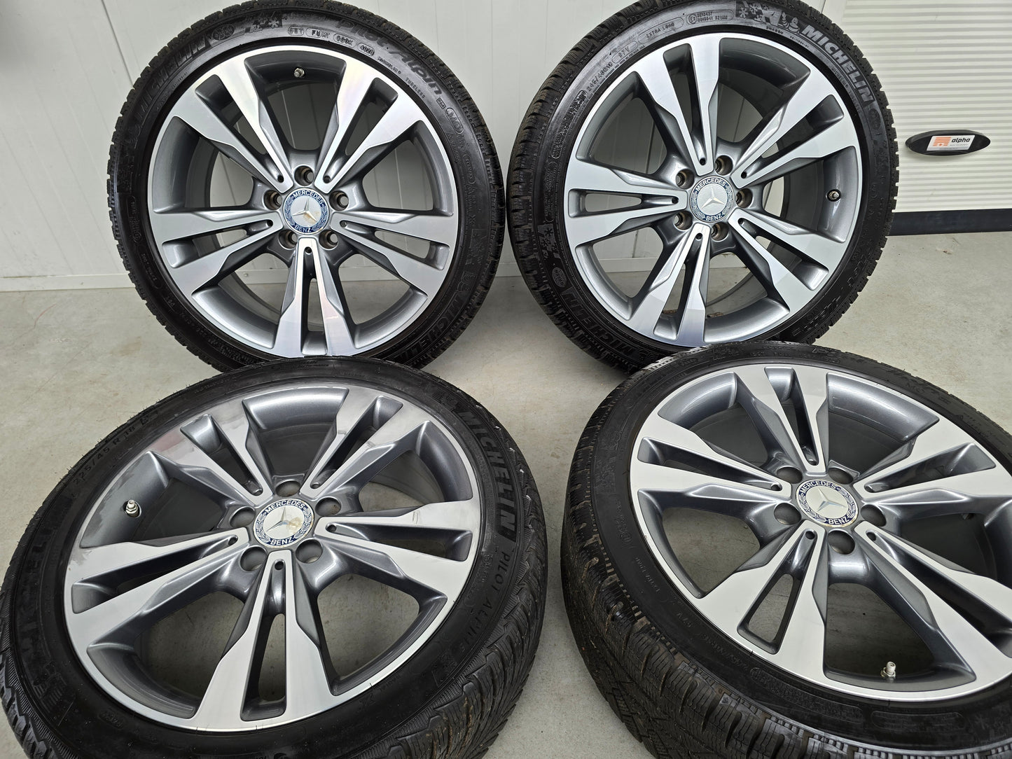 Mercedes C Klasse 18 inch velgen demo winterbanden breedset