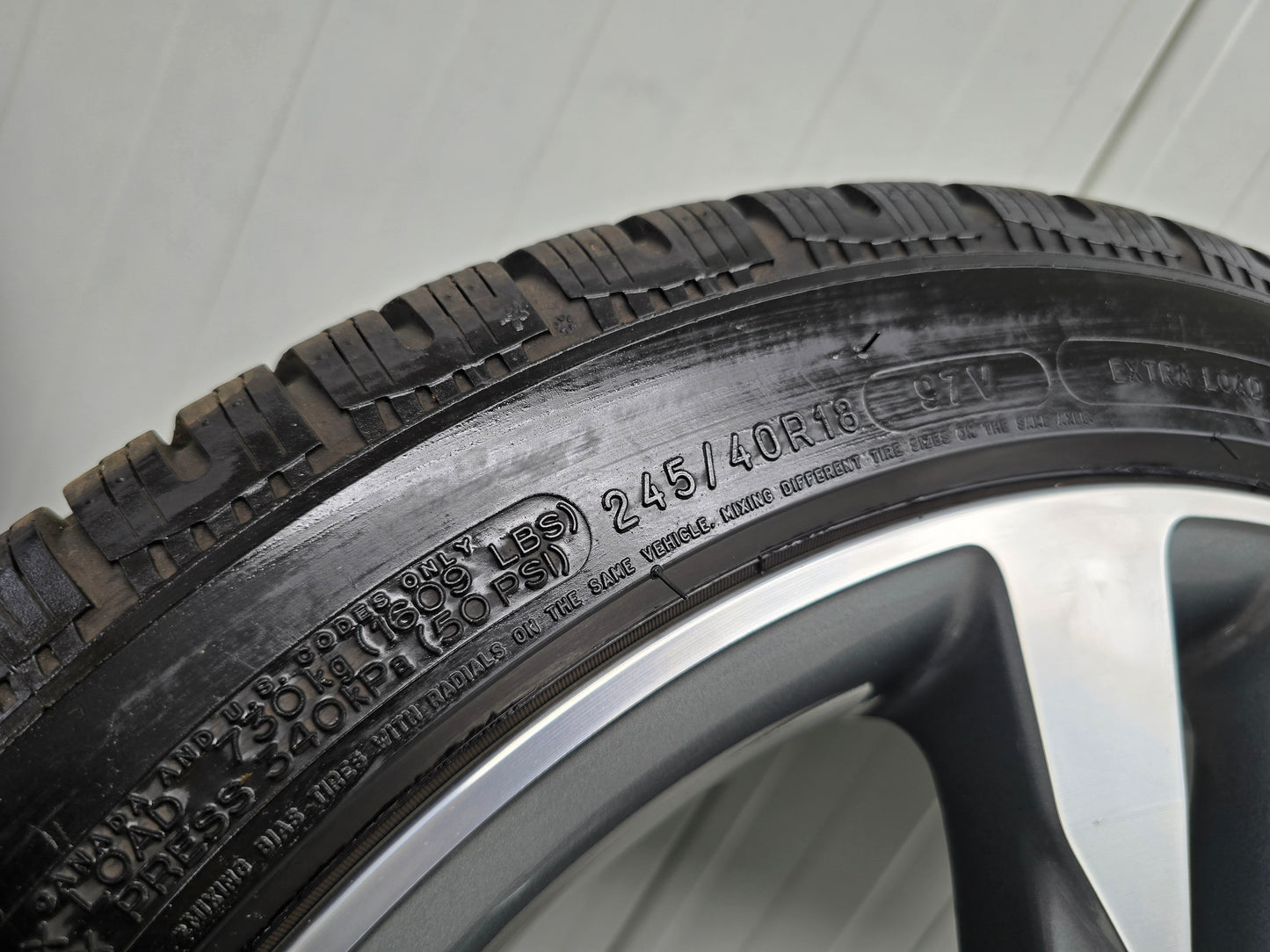 Mercedes C Klasse 18 inch velgen demo winterbanden breedset