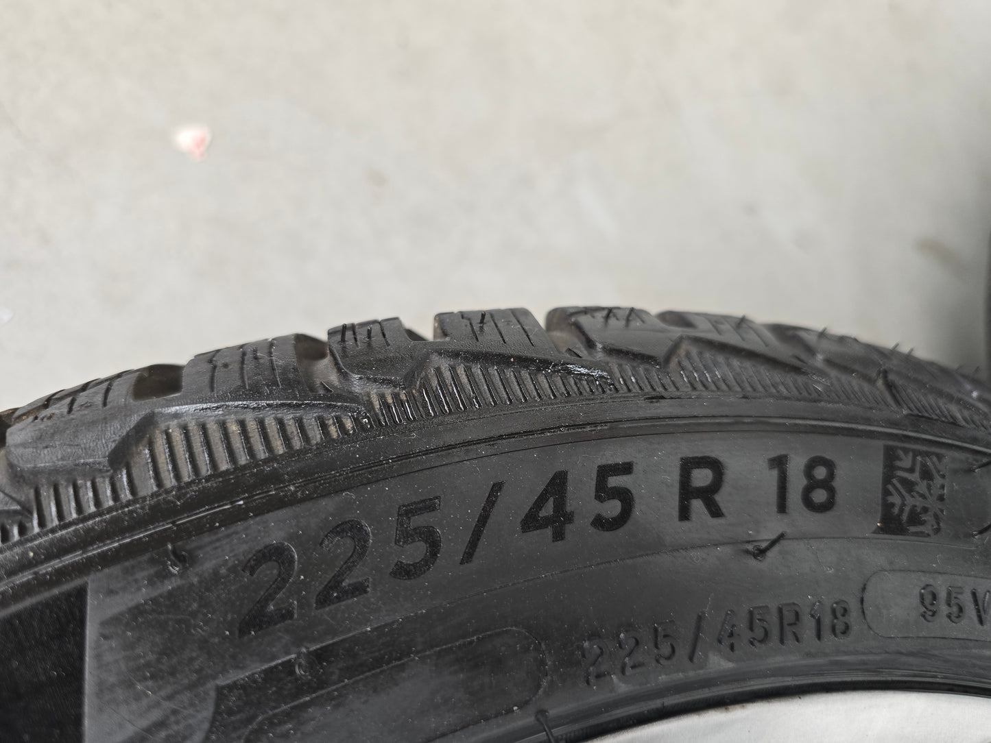 Mercedes C Klasse 18 inch velgen demo winterbanden breedset