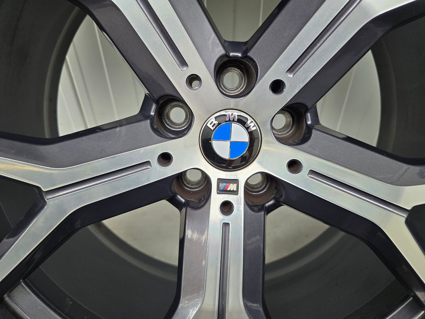 BMW X5 X6 G05 G06 741M 21 inch velgen zomerbanden breedset